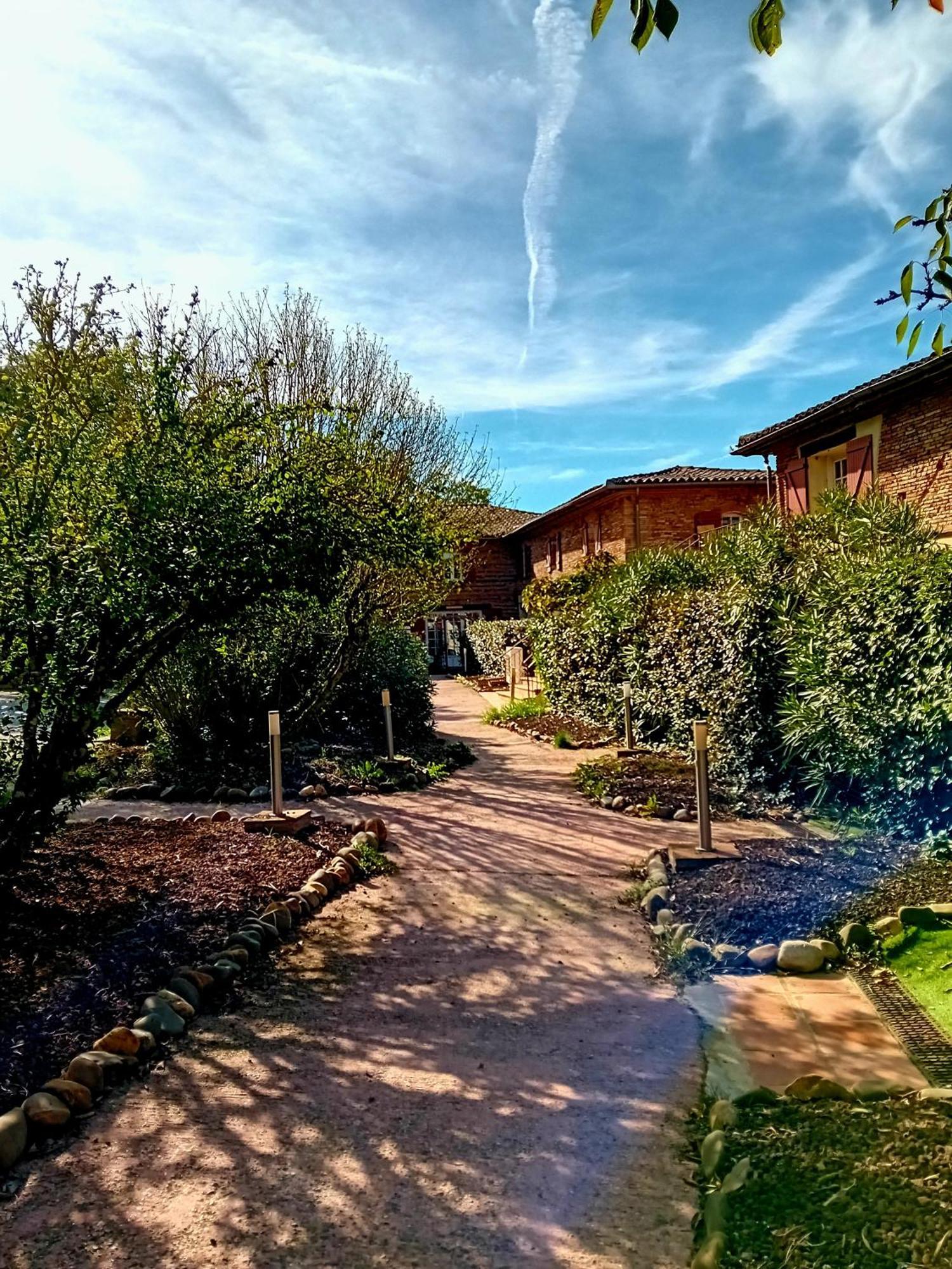Logis Domaine De Peyrolade Acomodação com café da manhã Daux Exterior foto